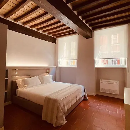 Pensión Palazzo Borgocolonne - Manu Maison 4*